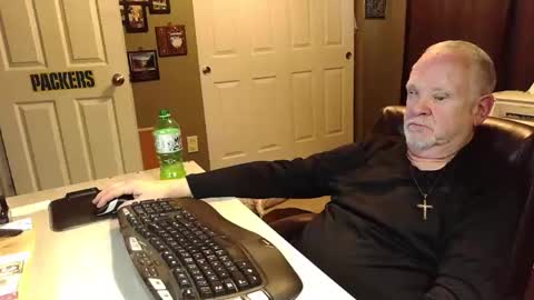 Papa online show from 11/11/25, 08:20