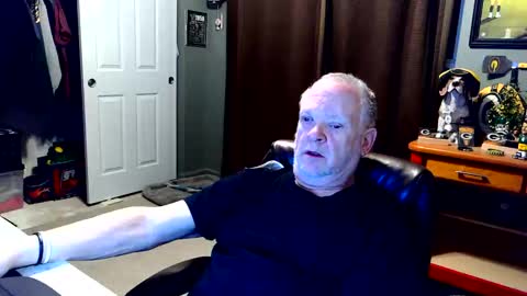 Papa online show from 11/24/25, 03:39