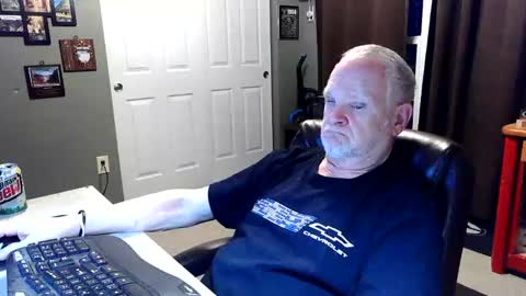 Papa online show from 04/27/26, 01:03