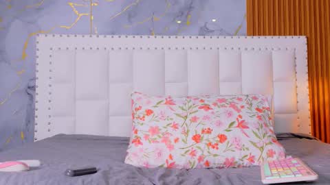 LITTLE AINHOA  online show from 09/18/25, 07:49