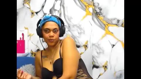 Snapshot of indiandesire4u69 chatting on 05/25/26, 10:05 Lia online show from 05/25/26, 10:05