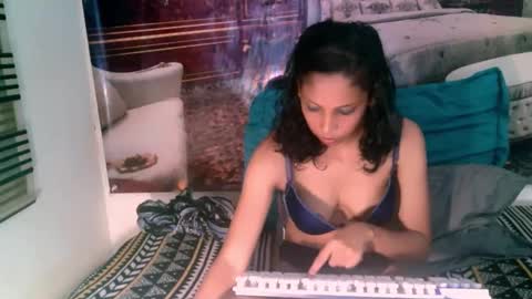 Jade online show from 01/15/25, 12:15