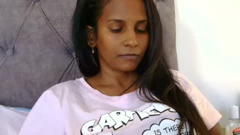 Snapshot of indianjasmin chatting on 06/19/26, 07:01 priya online show from 06/19/26, 07:01