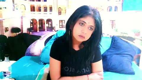 Mika online show from 11/28/25, 07:05