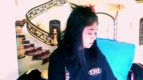 Mika online show from 12/22/25, 05:04