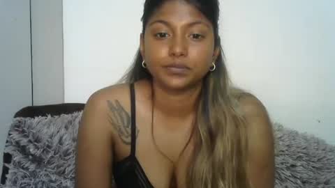 indianqtpie6 online show from 11/25/25, 06:46