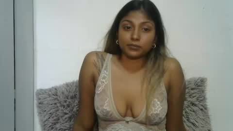 indianqtpie6 online show from 05/19/26, 06:47