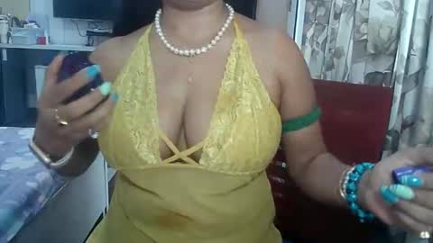 Snapshot of indianrads9 chatting on 06/11/26, 08:01 Radha online show from 06/11/26, 08:01