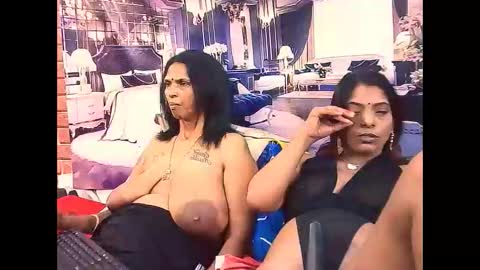 indiansexyass4u2luv online show from 11/27/25, 09:22