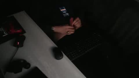 Snapshot of indicasonly chatting on 11/27/25, 09:33 indicasonly online show from 11/27/25, 09:33