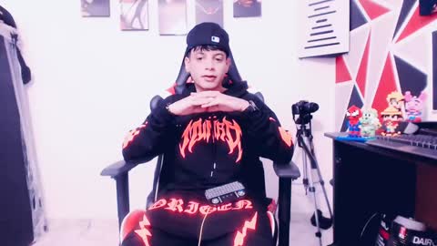 Snapshot of indomitablebeast chatting on 01/15/25, 08:48 matias online show from 01/15/25, 08:48