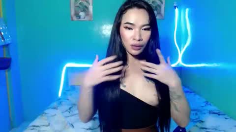 Snapshot of indra_mae chatting on 04/18/26, 08:42 Mae online show from 04/18/26, 08:42