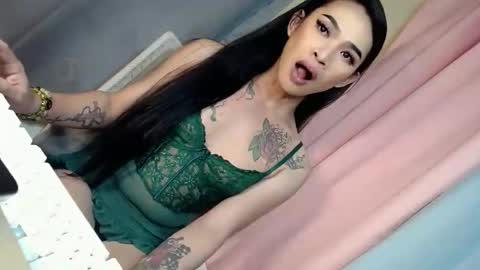 Snapshot of indra_mae chatting on 05/27/26, 06:16 Mae online show from 05/27/26, 06:16