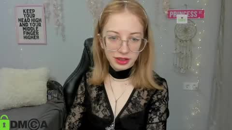 Mia online show from 03/28/26, 01:33