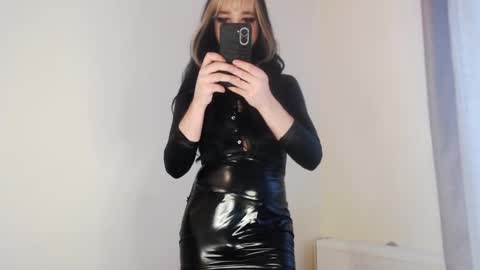 Snapshot of infinity_of_love chatting on 02/15/25, 01:49 Jeremy online show from 02/15/25, 01:49