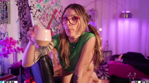 Snapshot of informal_ chatting on 01/17/25, 04:17 MAL ---  online show from 01/17/25, 04:17