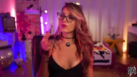 Snapshot of informal_ chatting on 10/12/25, 11:26 MAL ---  online show from 10/12/25, 11:26