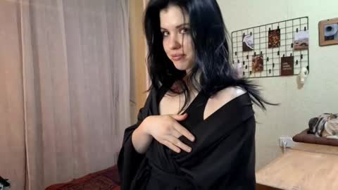 Mia online show from 03/25/26, 01:28