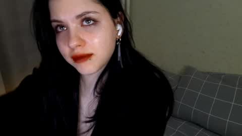 Mia online show from 04/05/26, 02:25