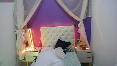 Ingrid petite online show from 01/15/25, 12:41