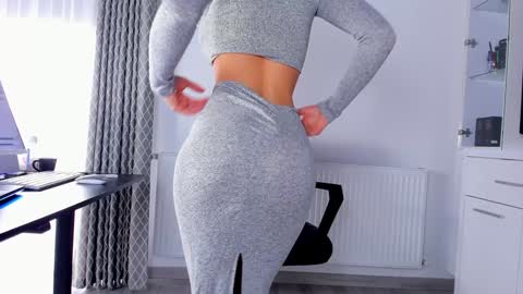 Ingrid online show from 02/07/25, 08:22