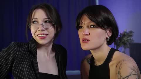 Luna and Dior online show from 09/11/25, 05:40