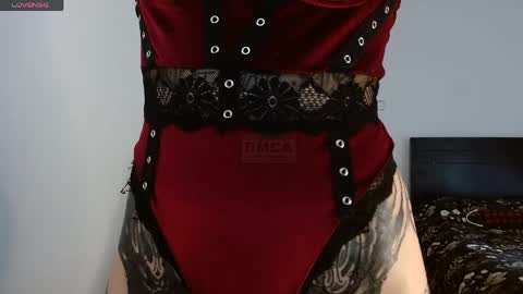 Snapshot of inked_val chatting on 05/20/26, 03:40 Valerie online show from 05/20/26, 03:40