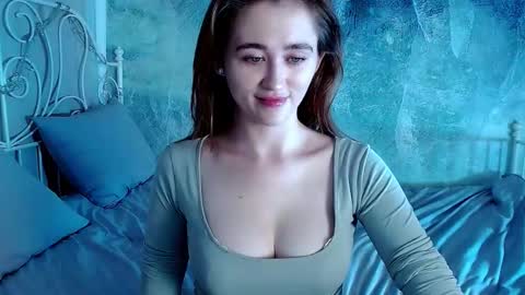 Lina online show from 10/31/25, 01:17