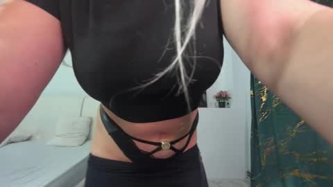 Eva online show from 11/22/25, 11:26