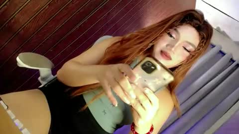 Snapshot of innocentcock69_britney chatting on 05/22/26, 10:26 Britney online show from 05/22/26, 10:26