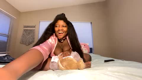 Lola online show from 10/11/25, 01:31