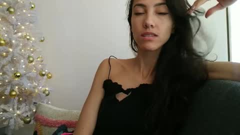 Laroa online show from 12/15/24, 05:10