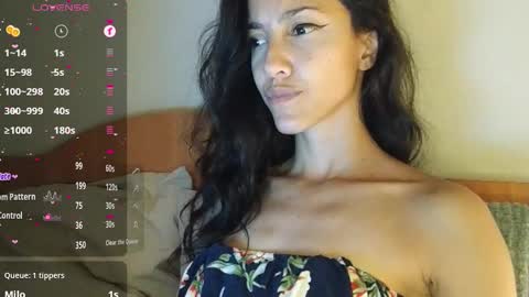 Laroa online show from 03/12/25, 11:12