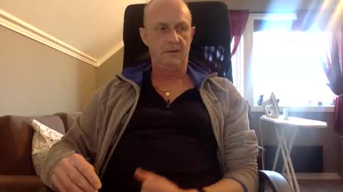 Snapshot of insignia20 chatting on 12/17/24, 11:39 insignia20 online show from 12/17/24, 11:39