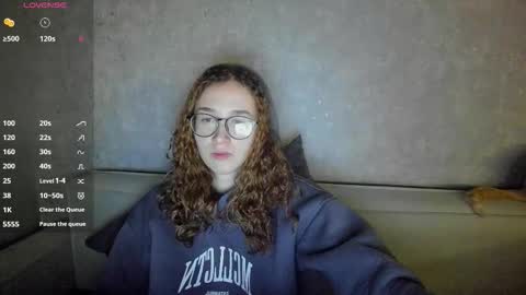 Snapshot of internetsexplorer chatting on 02/01/26, 04:33 Bernadette Join online show from 02/01/26, 04:33