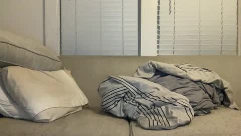 Snapshot of inthenude1 chatting on 11/16/25, 02:06 inthenude1 online show from 11/16/25, 02:06