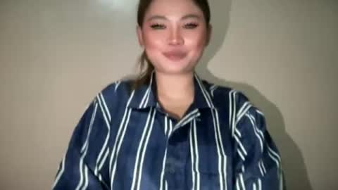 Snapshot of into_the_nightxxx chatting on 06/15/26, 05:53 KATH online show from 06/15/26, 05:53