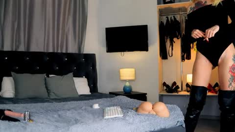 inviting_tina online show from 04/24/26, 03:36