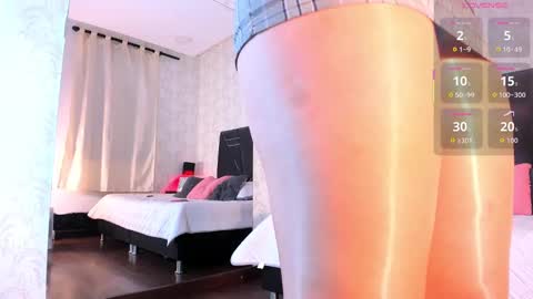 Snapshot of iris_bells chatting on 09/12/25, 09:15 Queen Iris online show from 09/12/25, 09:15