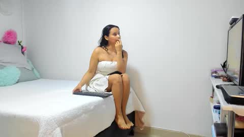 Snapshot of iris_evans__ chatting on 11/09/25, 10:52 iris online show from 11/09/25, 10:52