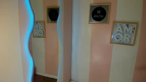 iris_laus online show from 04/15/26, 07:58