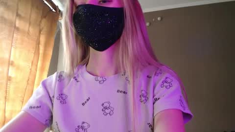 Lily online show from 09/25/25, 01:48