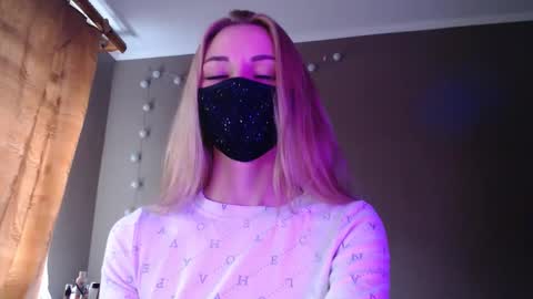 Lily online show from 09/30/25, 02:33