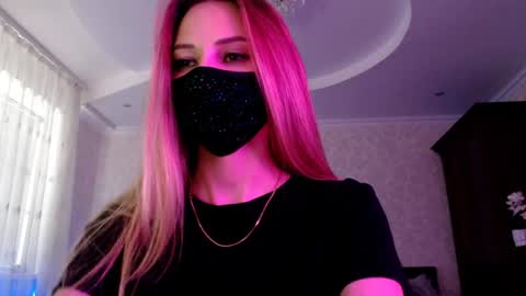 Snapshot of iris_lave chatting on 07/07/26, 04:33 Lily online show from 07/07/26, 04:33