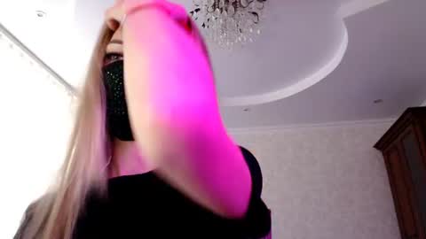 Snapshot of iris_lave chatting on 07/22/26, 02:31 Lily online show from 07/22/26, 02:31