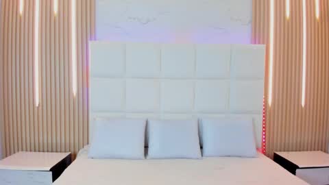 Iris online show from 09/11/25, 04:23