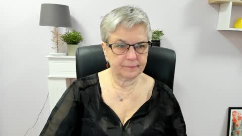 Snapshot of iris_xdesire chatting on 05/13/26, 06:22 I R I S online show from 05/13/26, 06:22