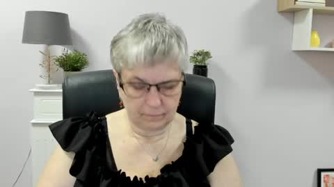 Snapshot of iris_xdesire chatting on 05/18/26, 06:08 I R I S online show from 05/18/26, 06:08