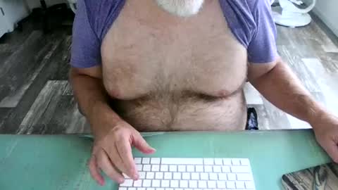 Snapshot of irishdudeloveoib chatting on 12/16/24, 08:05 Irishdudelove online show from 12/16/24, 08:05