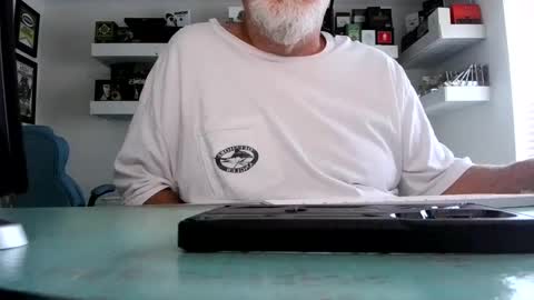 Snapshot of irishdudeloveoib chatting on 09/19/25, 12:17 Irishdudelove online show from 09/19/25, 12:17